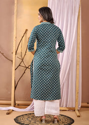 Women Green Printed Straight Kurta with Three Quarter Sleeves