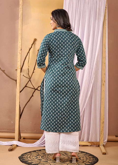 Women Green Printed Straight Kurta with Three Quarter Sleeves