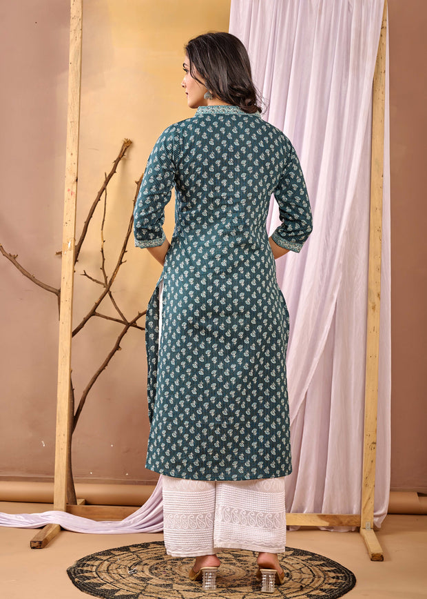 Women Green Printed Straight Kurta with Three Quarter Sleeves