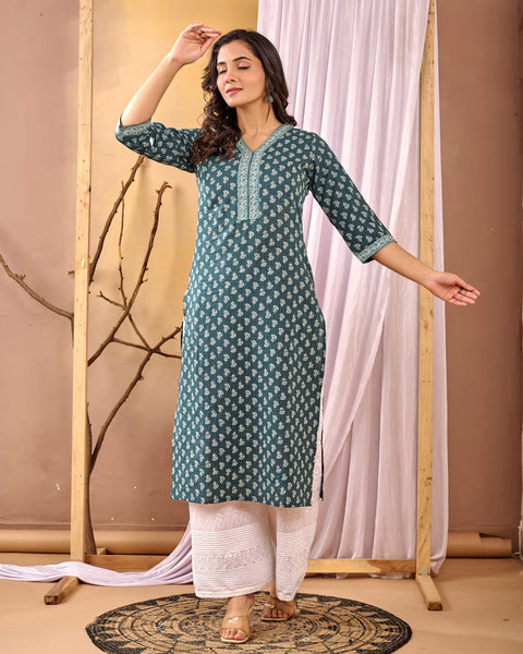 Women Green Printed Straight Kurta with Three Quarter Sleeves