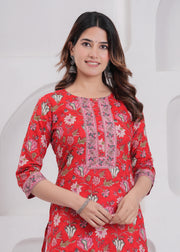 Women Red Printed Straight Kurta with Three Quarter Sleeves