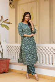 Women Green Printed Straight Kurta With Trouser