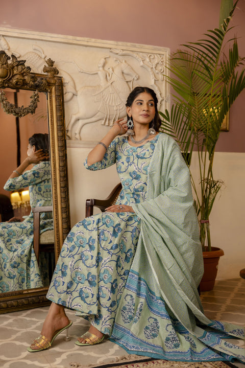 Women Sage Green Floral Printed Kurta With Trouser & Dupatta