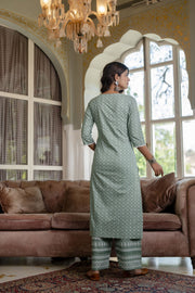 Women Green Floral Printed Straight Kurta With Plazo & Dupatta