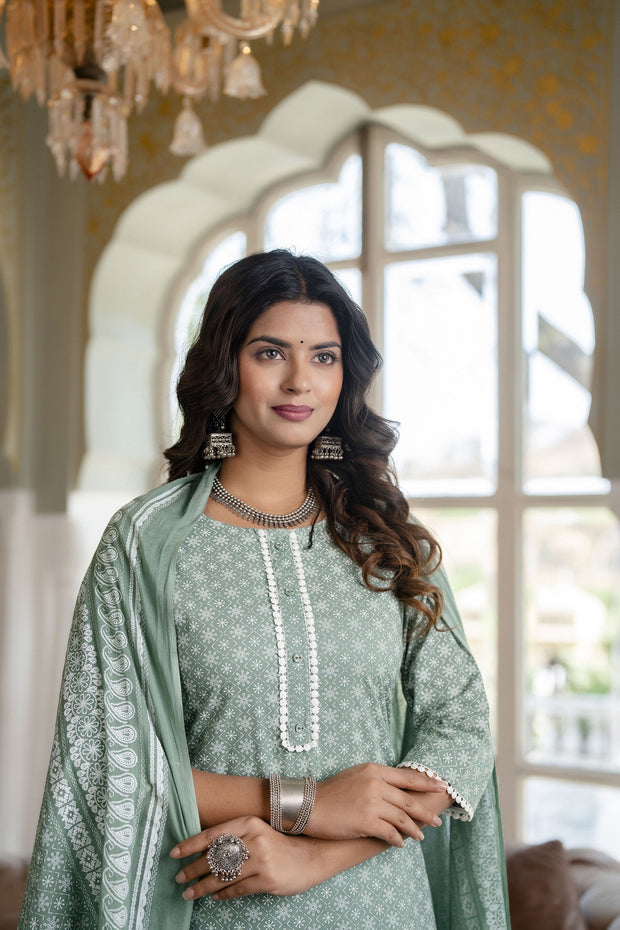 Women Green Floral Printed Straight Kurta With Plazo & Dupatta