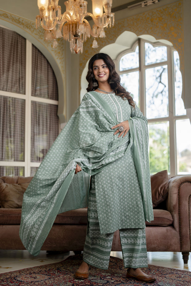Women Green Floral Printed Straight Kurta With Plazo & Dupatta