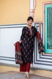 Women Black & Maroon Floral Printed Straight Kurta With Palzzo And Dupatta