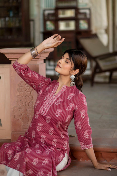 Women Mauve Printed Straight Kurta With White Solid Trouser