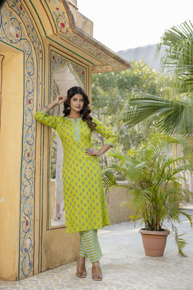 Women Green Ethnic Printed Straight Kurta With Trouser