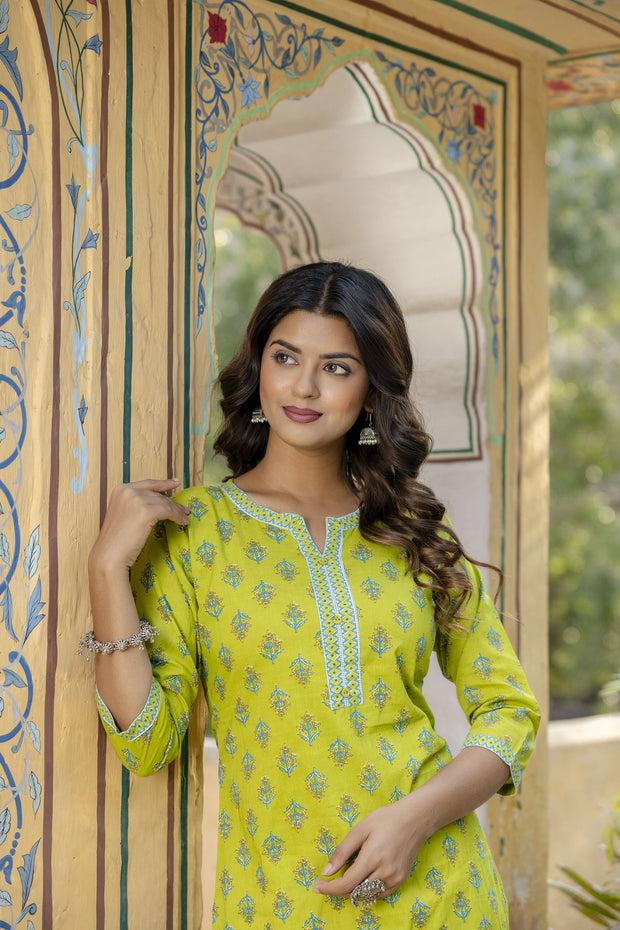 Women Green Ethnic Printed Straight Kurta With Trouser