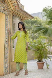 Women Green Ethnic Printed Straight Kurta With Trouser