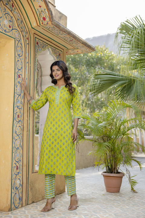 Women Green Ethnic Printed Straight Kurta With Trouser
