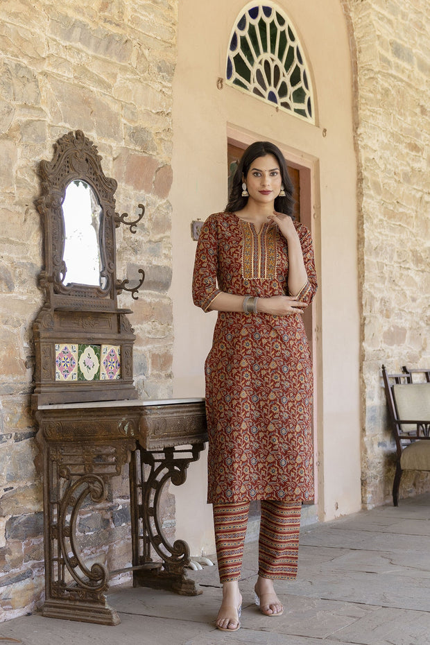 Women Maroon Ethnic Printed Straight Kurta With Trouser