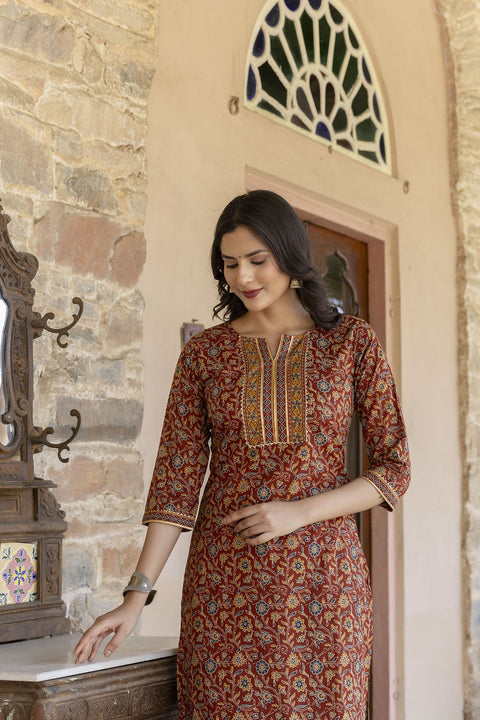 Women Maroon Ethnic Printed Straight Kurta With Trouser