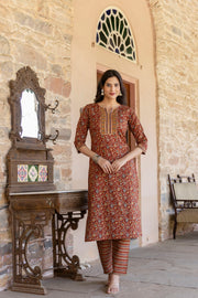 Women Maroon Ethnic Printed Straight Kurta With Trouser