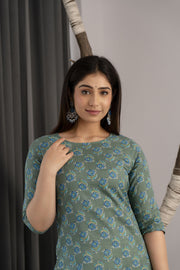 Women Green Ethnic Printed Straight Kurta With Three Quarter Sleeves