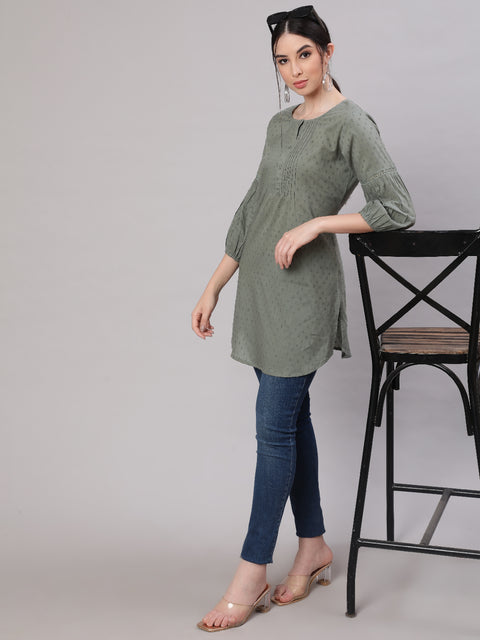 Women Green Straight Tunic With Three Quaretr Sleeves