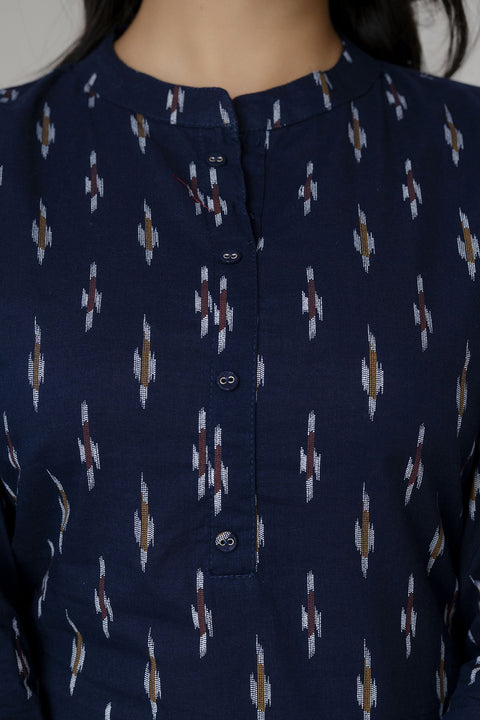 Women Blue Straight Tunic With Three Quaretr Sleeves