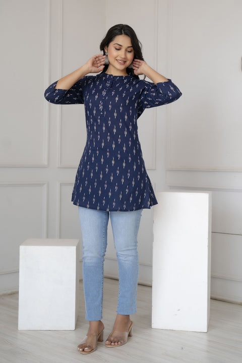 Women Blue Straight Tunic With Three Quaretr Sleeves