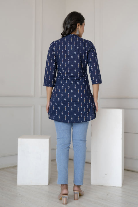 Women Blue Straight Tunic With Three Quaretr Sleeves