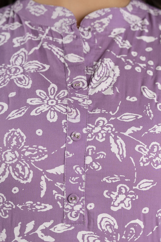 Women Purple Straight Tunic With Three Quaretr Sleeves