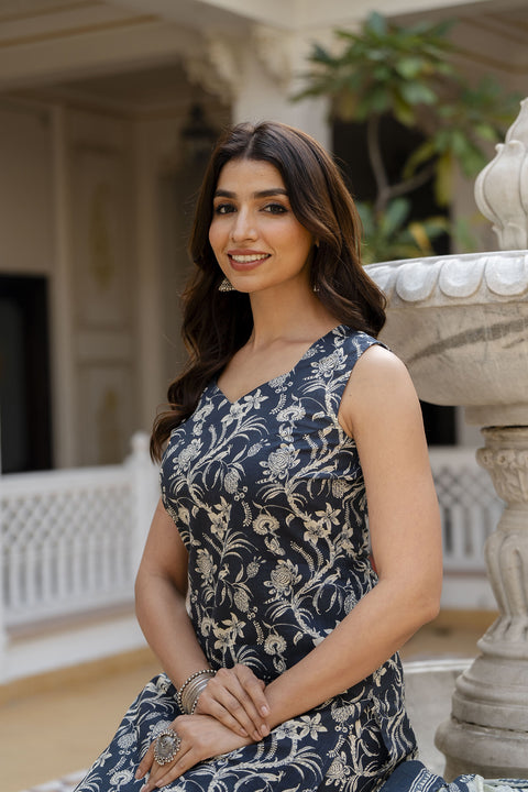 Women Grey Paisely Printed Straight Kurta With Trouser And Dupatta