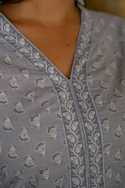 Women Purple Ethnic Printed Straight Kurta with Three Quarter Sleeves