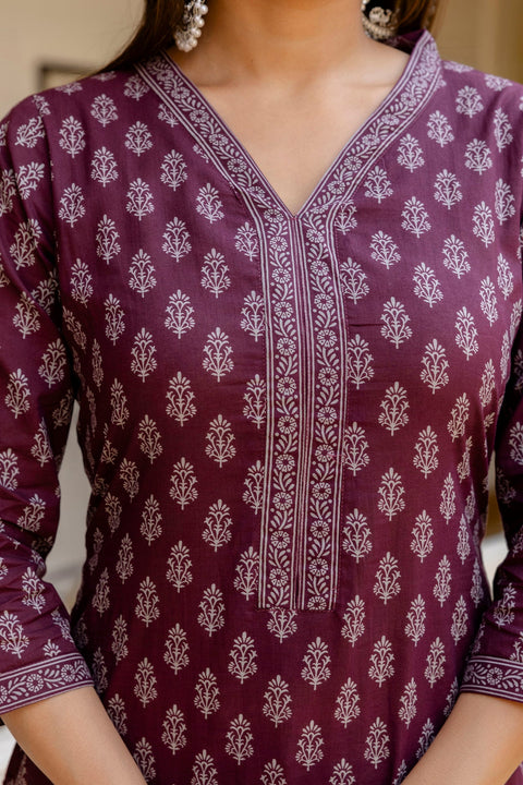 Women Burgundy Printed Straight Kurta with Three Quarter Sleeves