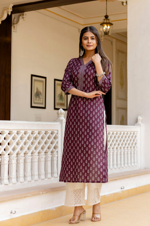 Women Burgundy Printed Straight Kurta with Three Quarter Sleeves