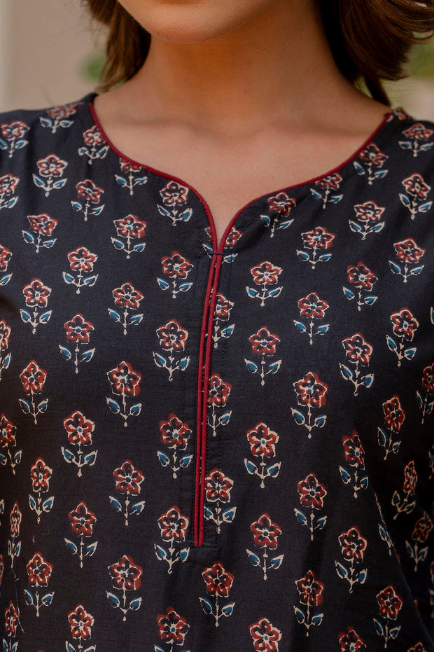 Women Black Tunic With Three Quaretr Sleeves