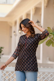 Women Black Tunic With Three Quaretr Sleeves