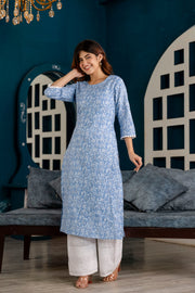 Women Blue Printed Straight Kurta with Three Quarter Sleeves
