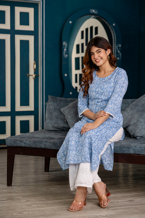 Women Blue Printed Straight Kurta with Three Quarter Sleeves