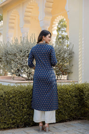 Women Blue Printed Straight Kurta with Three Quarter Sleeves