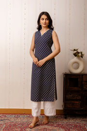 Women Navy Blue Printed Straight Shoulder Straps Kurta