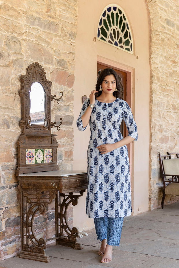 Women Blue Printed Straight Kurta with Three Quarter Sleeves