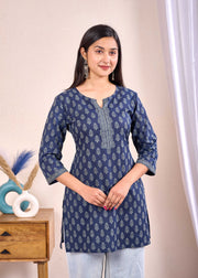 Women Navy Blue Printed Straight Tunic