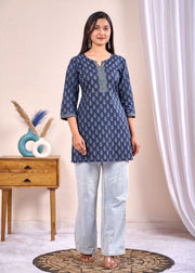 Women Navy Blue Printed Straight Tunic