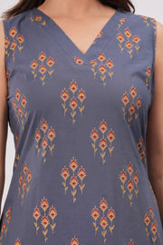 Women Grey Printed Straight Sleeveless Kurta