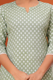 Women Green Printed Straight Tunic
