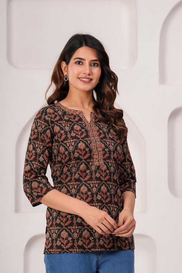 Women Black Printed Straight Tunic