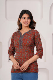Women Maroon Printed Straight Tunic