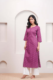 Women Purple Printed Straight Kurta with Three Quarter Sleeves