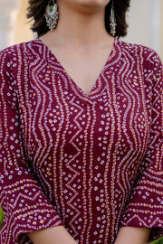Women Maroon Printed Straight Kurta with Three Quarter Sleeves