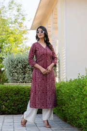 Women Maroon Printed Straight Kurta with Three Quarter Sleeves