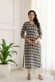 Women Grey Printed Straight Kurta with Three Quarter Sleeves