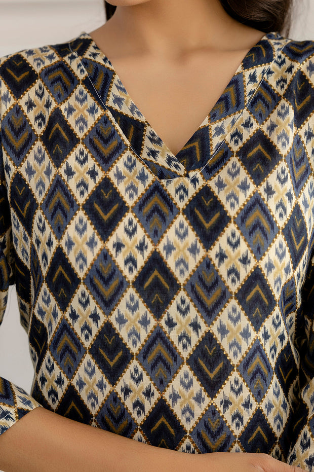 Women Grey Printed Straight Kurta with Three Quarter Sleeves