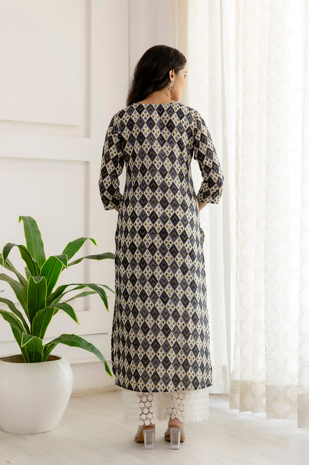 Women Grey Printed Straight Kurta with Three Quarter Sleeves