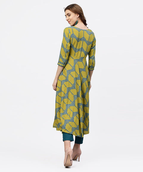 Green printed 3/4 sleeves kurta with Front Yoke and Round Neck