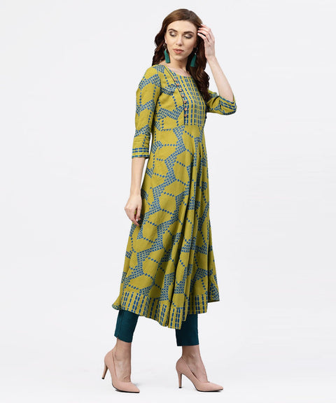 Green printed 3/4 sleeves kurta with Front Yoke and Round Neck